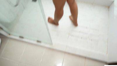 Amateur Thai MILF showering and fucking - drtuber.com - Thailand