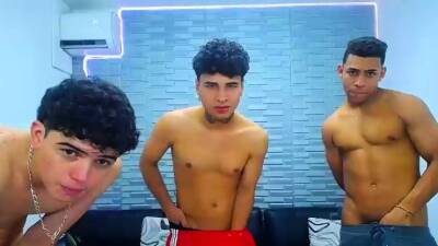 Cute amateur gay twinks having sex in front of webcam - drtuber.com